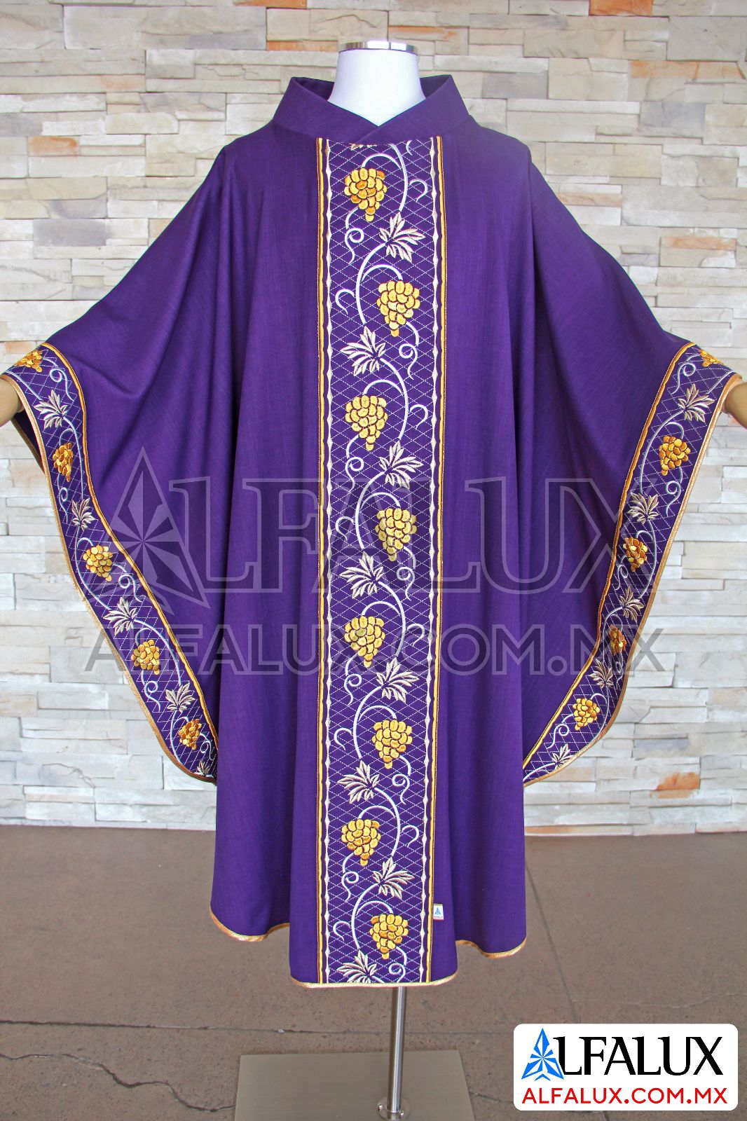 03 UVAS Alfalux Casulla Morado Laterales 420 (1)